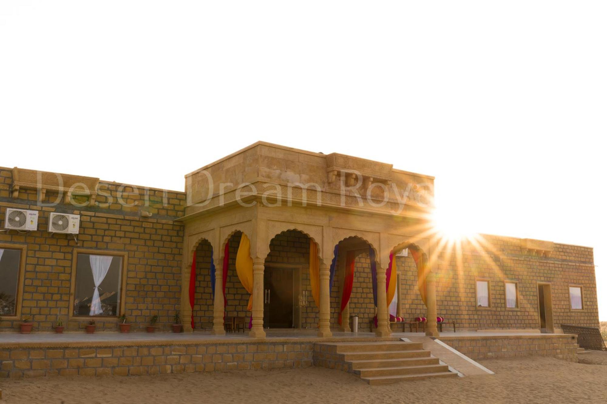 Отель Desert Dream Royal Camp With Pool Джайсалмер Экстерьер фото